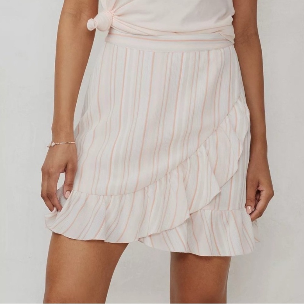 Cute and flirty skirt by Lauren Conrad NWT!